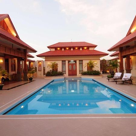 Myat Taw Win Hotel Naypyidaw Экстерьер фото