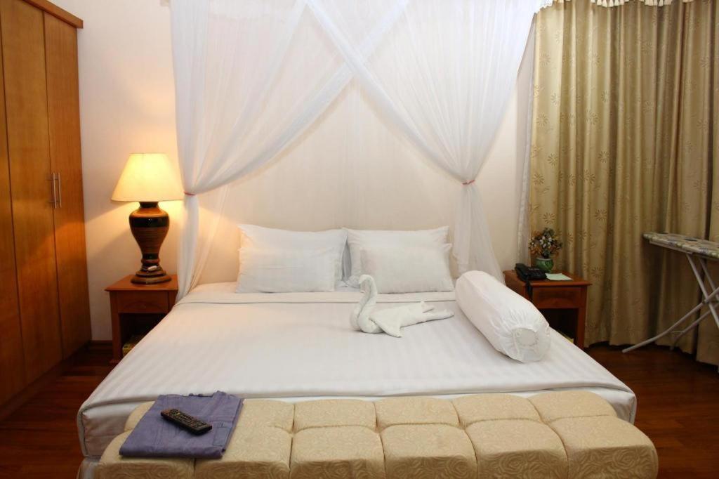 Myat Taw Win Hotel Naypyidaw Экстерьер фото