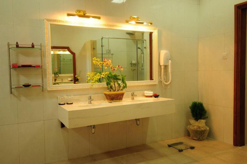 Myat Taw Win Hotel Naypyidaw Экстерьер фото