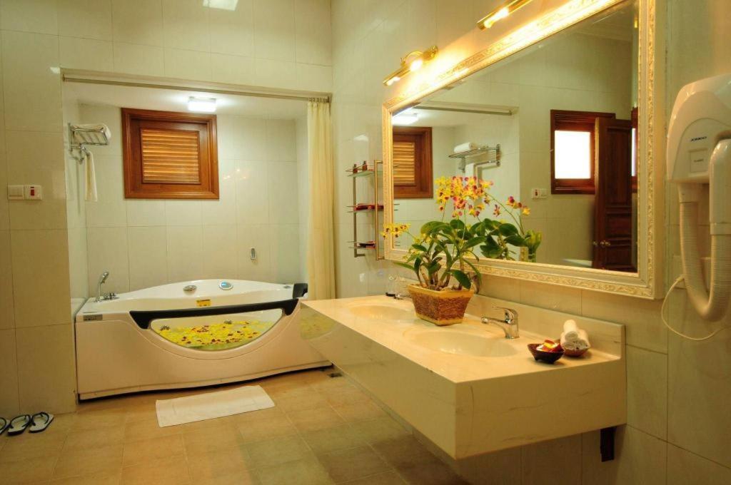 Myat Taw Win Hotel Naypyidaw Экстерьер фото
