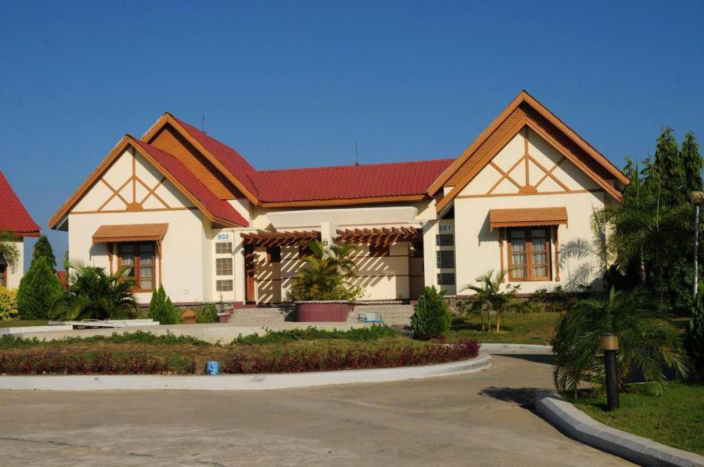 Myat Taw Win Hotel Naypyidaw Экстерьер фото