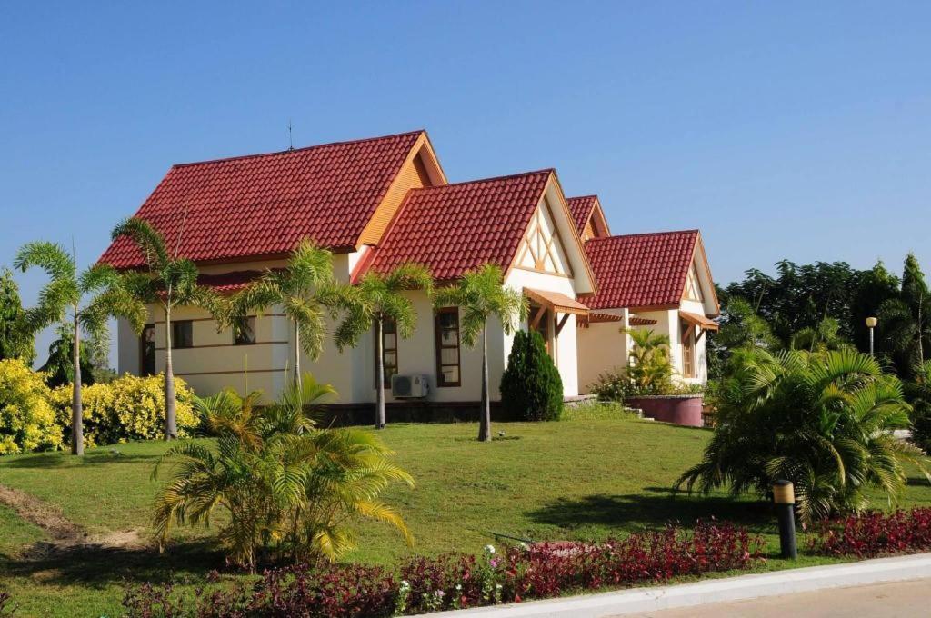 Myat Taw Win Hotel Naypyidaw Экстерьер фото