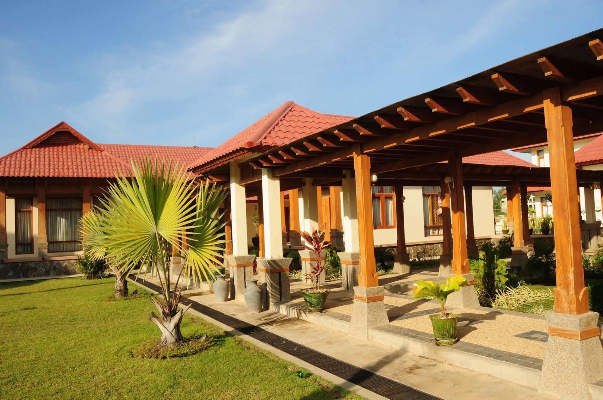 Myat Taw Win Hotel Naypyidaw Экстерьер фото